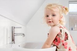 little-girl-washing-hands